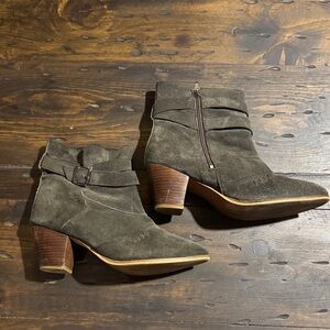 Skechers-Grey Leather Suede Ankle Booties